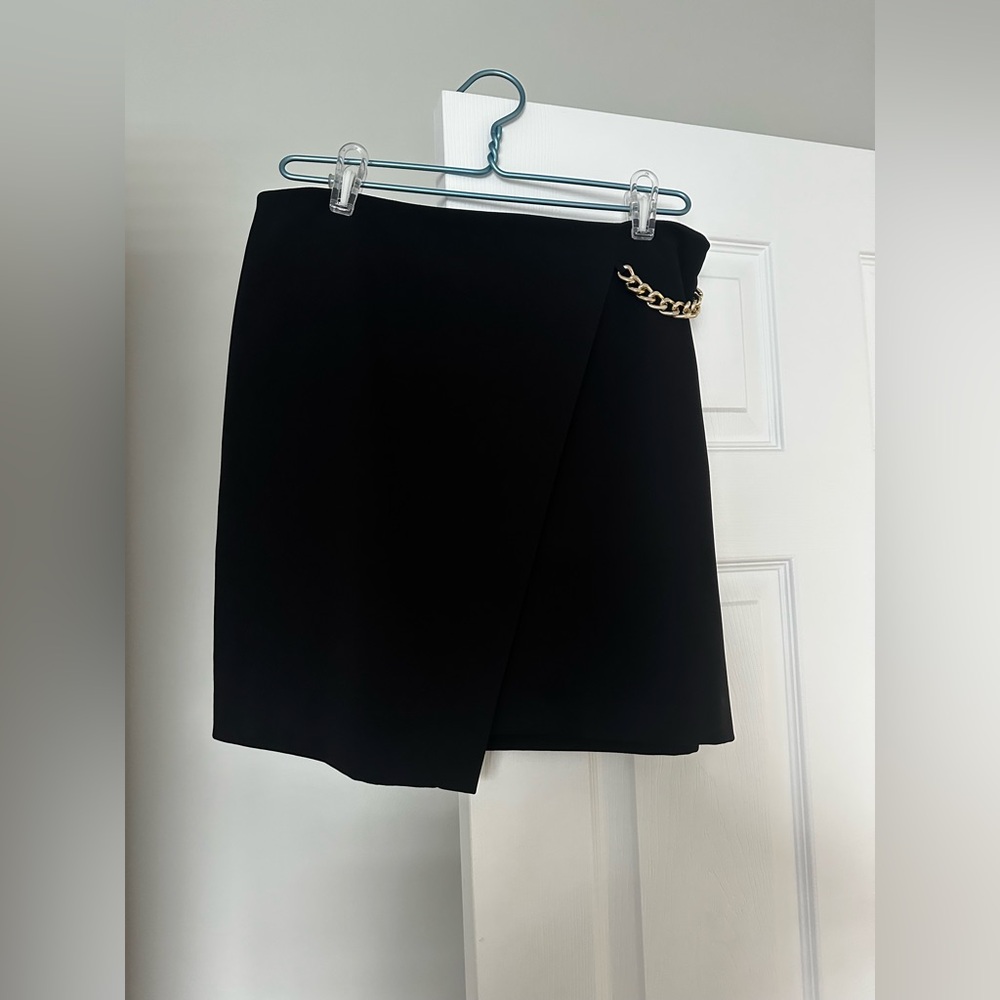 H&M Skirt Size 10 – Gently Worn – Retail $45